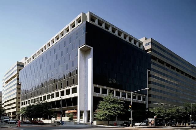 Multi-storey commercial office building